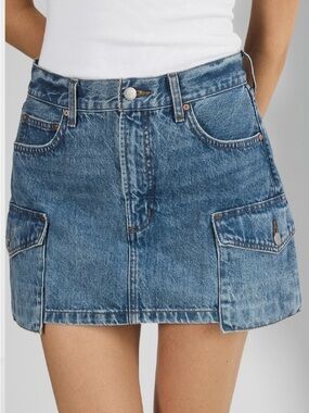 Aritzia Denim forum the 90’s cargo mini denim skirt